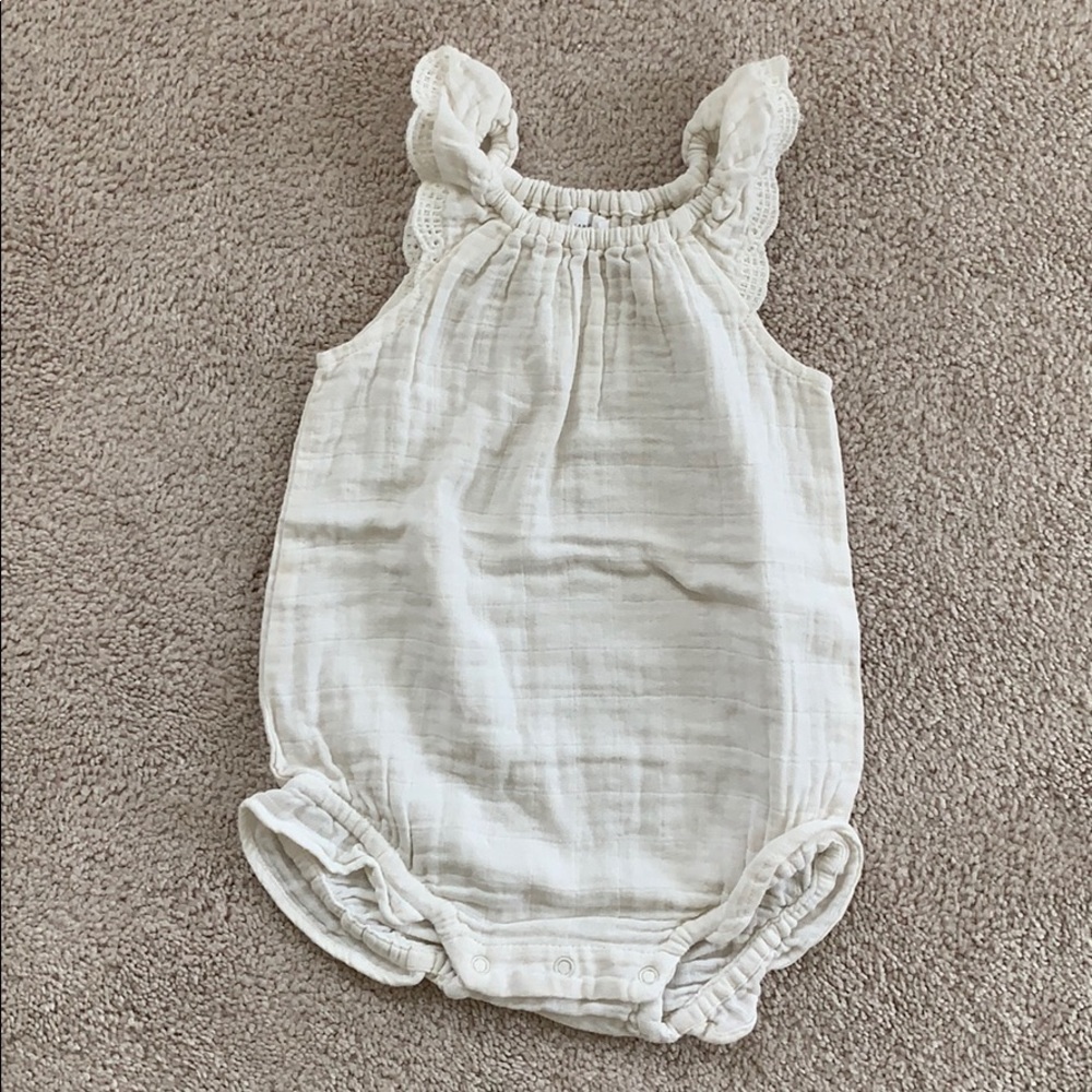 NWOT Jamie Kay Lace Playsuit in 2 yr